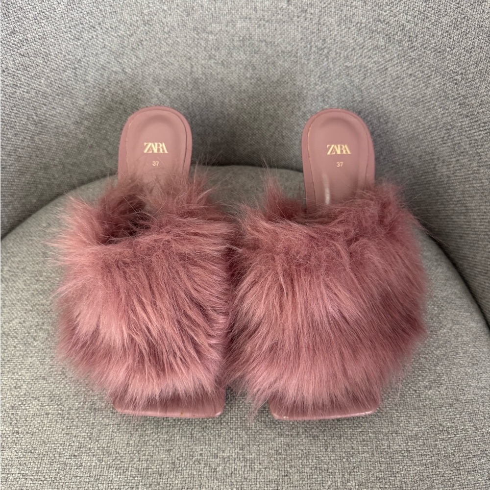 Zara Pink Faux Fur Slippers